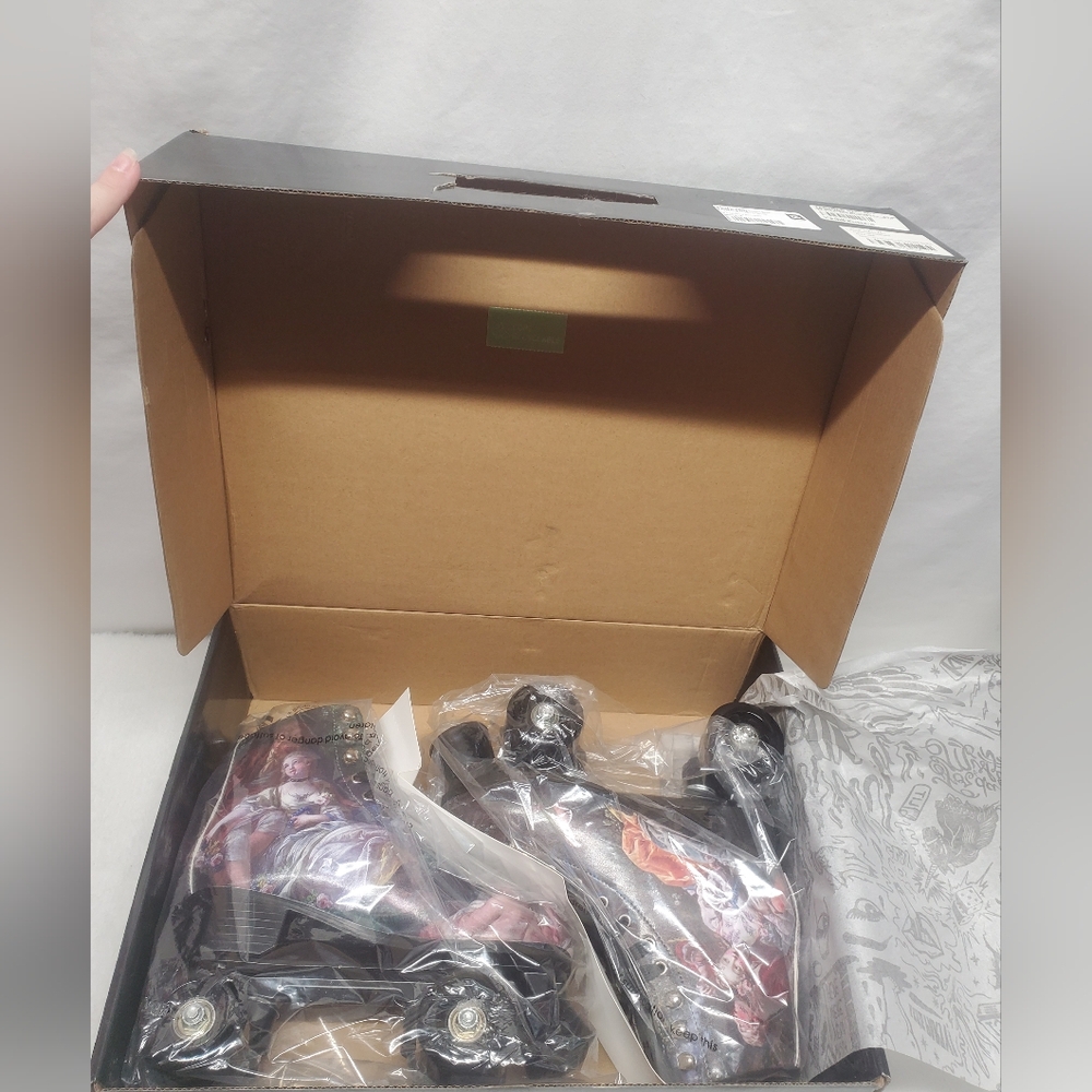 Nwt Dollskill Currenr Mood Black Roller Skates with Artistic Design - Picture 3 of 3